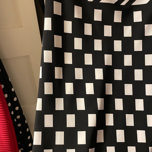 Joseph Ribkoff size 4 midi black & white Geometric design dress - Picture 7 of 11